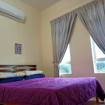 Topville Homestay Kangar Extérieur photo