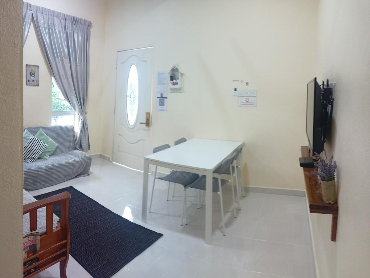 Topville Homestay Kangar Extérieur photo